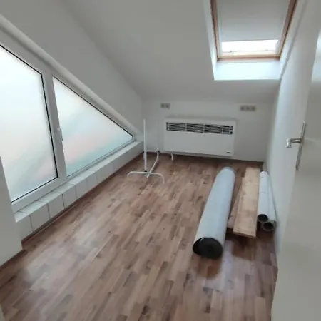 Grosse In Apartment